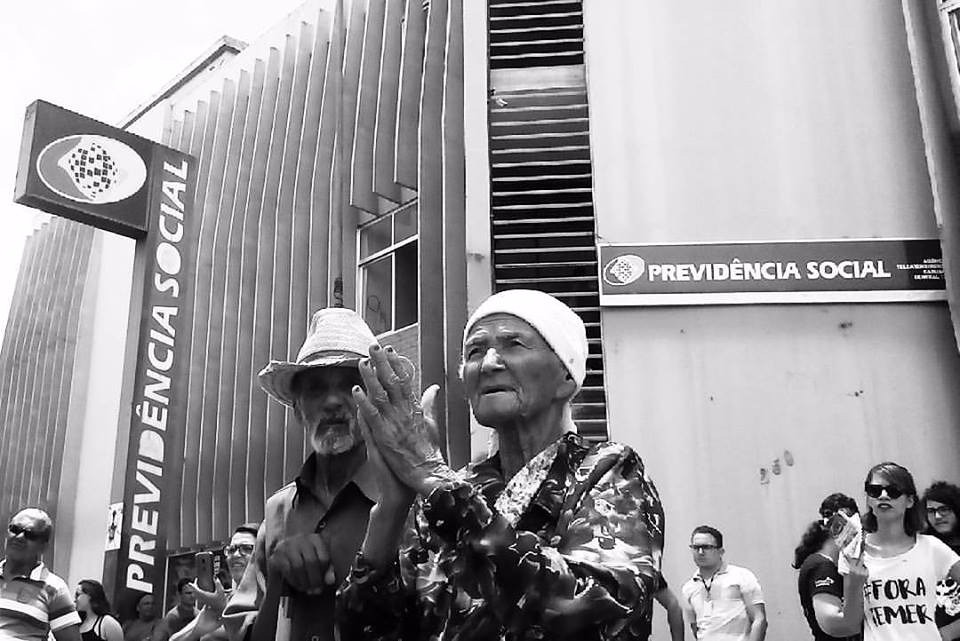 Ato contra a reforma da Previdência em frente à agência do INSS em Caruaru (PE)/Foto: Bia Menezes