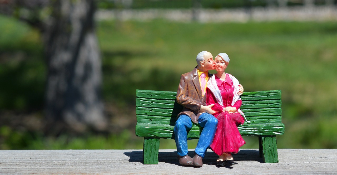 old couple, sitting, grandparents